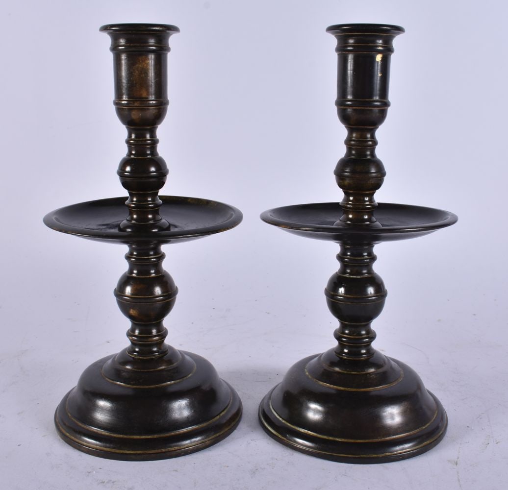 A PAIR OF 18TH CENTURY EUROPEAN BRONZE CANDLESTICKS. 20 cm high.: A PAIR OF 18TH CENTURY EUROPEAN BRONZE CANDLESTICKS. 20 cm high.