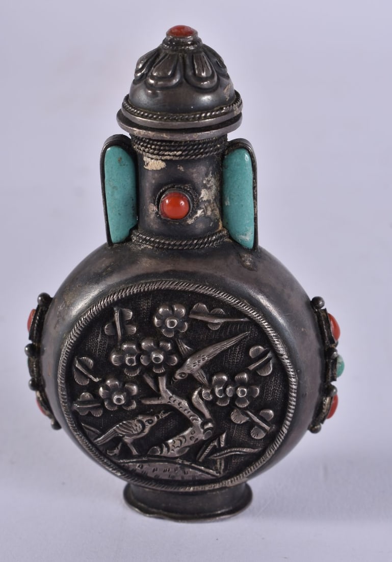 A 19TH CENTURY CHINESE TIBETAN SILVER TURQUOISE AND CORAL SNUFF BOTTLE AND STOPPER 70.9 grams. 8.25 (1 of 3)
