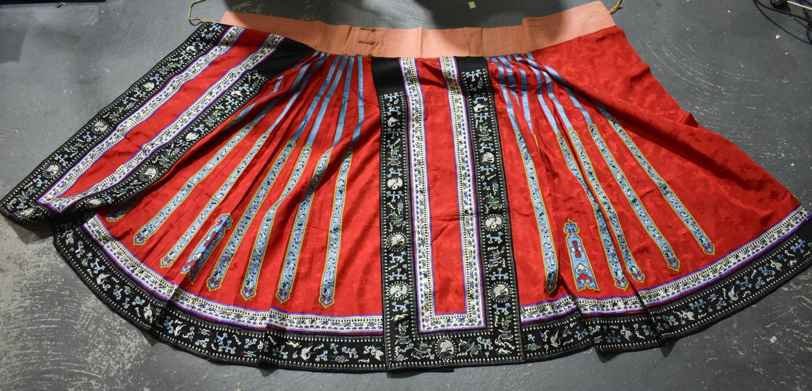 A FINE LATE 19TH CENTURY CHINESE RED SILK EMBROIDERED SKIRT Late Qing, decorated with foliage and vi (1 of 5)
