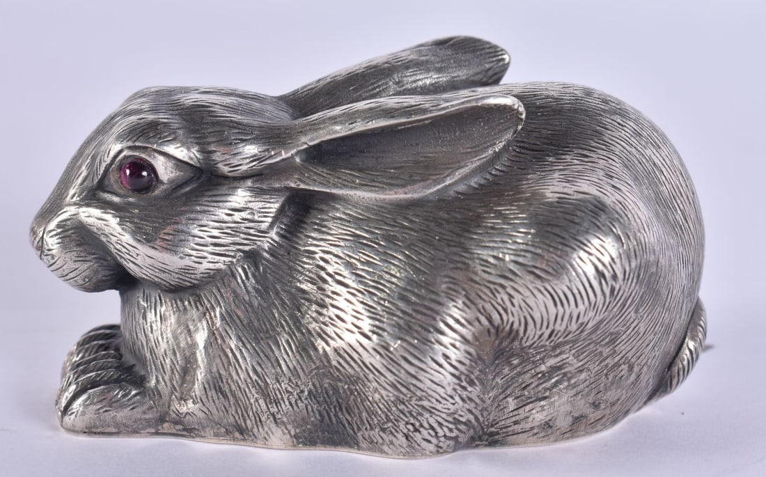 A CONTINENTAL SILVER FIGURE OF A HARE. 86 grams. 7 cm wide. (1 of 8)