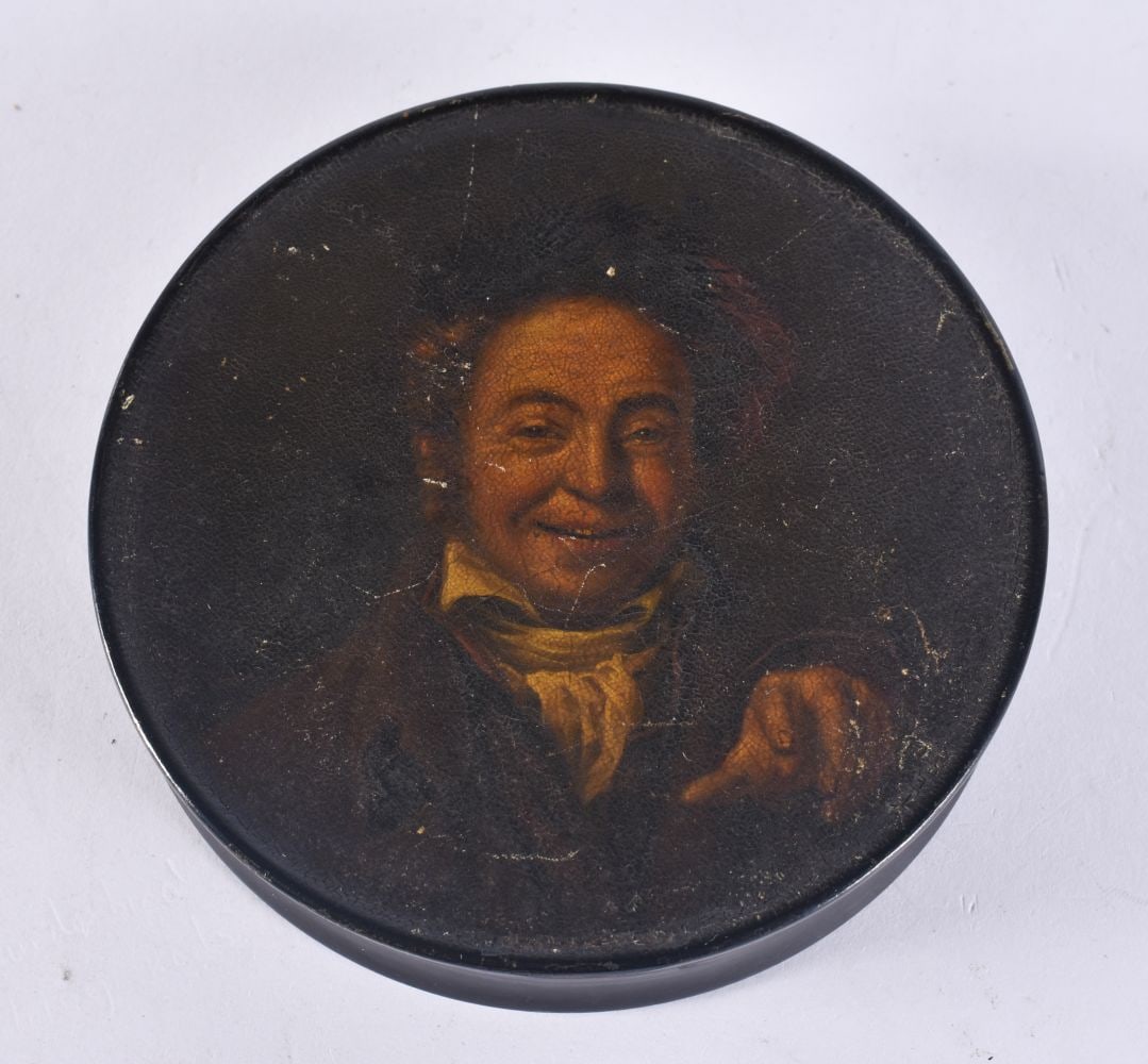 A FINE 19TH CENTURY PAPIER MACHE SNUFF BOX painted by Samuel Raven (1775-1847). 10.5 cm wide. (1 of 6)