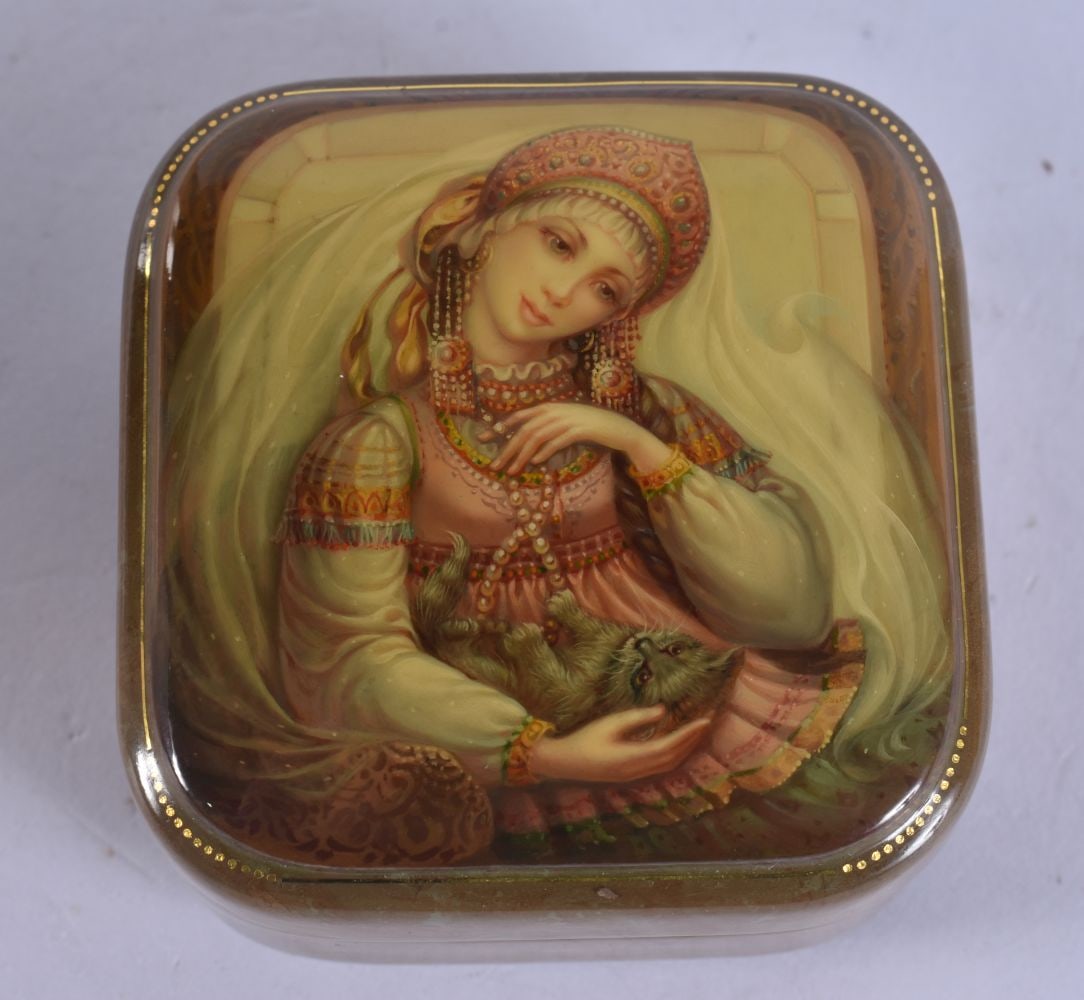 A RUSSIAN PAINTED LACQUER BOX AND COVER. 6.25 cm square. (1 of 5)