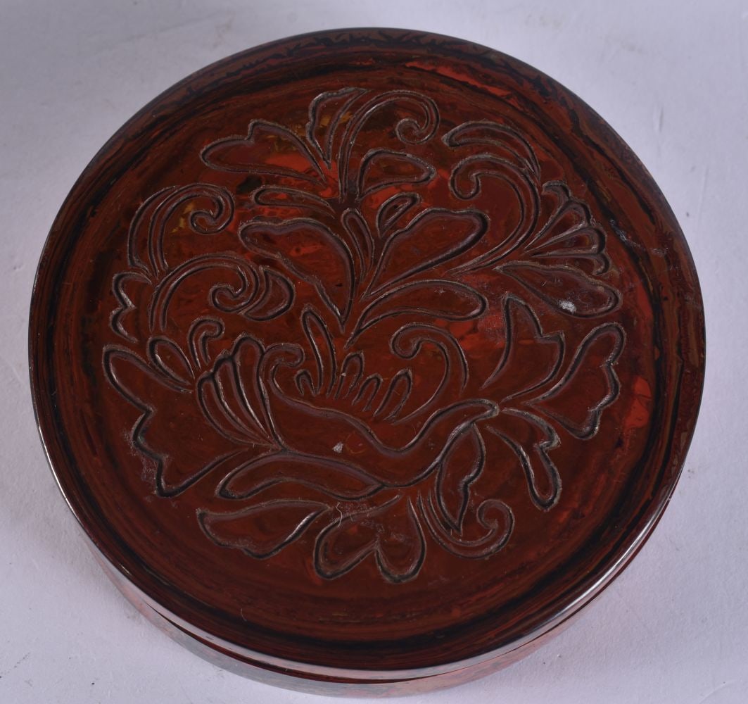 AN UNUSUAL MARBLEISED LACQUER SNUFF BOX AND COVER. 8.75 cm wide. (1 of 4)
