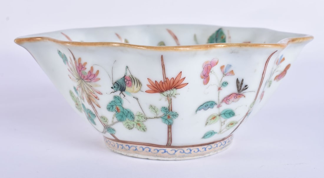 A LATE 19TH CENTURY CHINESE FAMILLE ROSE PORCELAIN LOBED FLOWER BOWL Late Qing. 16 cm wide. (1 of 8)