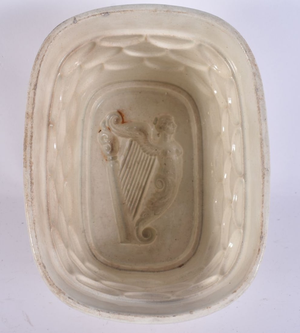 A RARE ANTIQUE WEDGWOOD CREAM GLAZED IRISH HARP JELLY MOULD. 15 cm x 10 cm. (1 of 5)