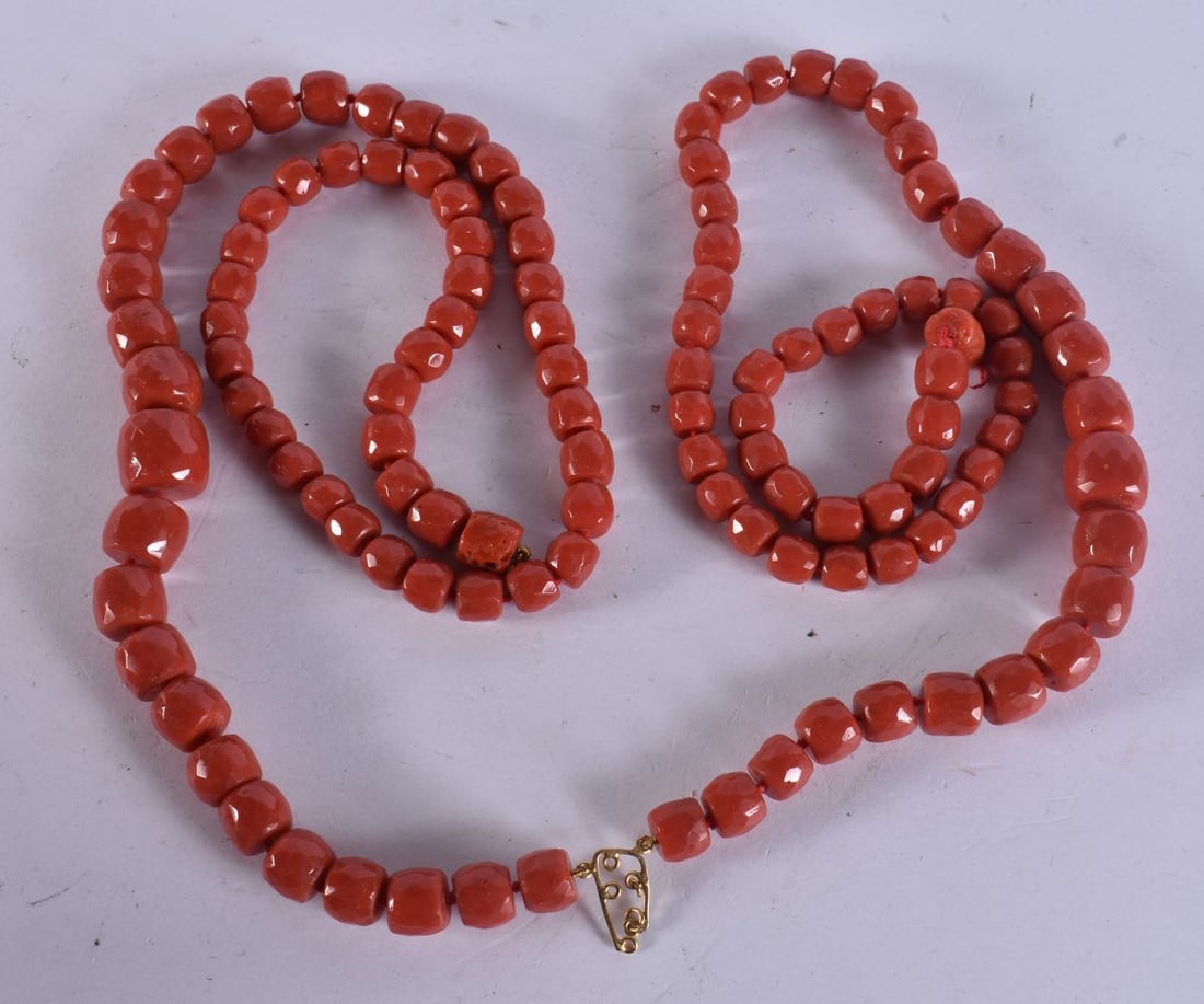 ASSORTED ANTIQUE CORAL BEADS. 180 grams. (qty) (1 of 4)