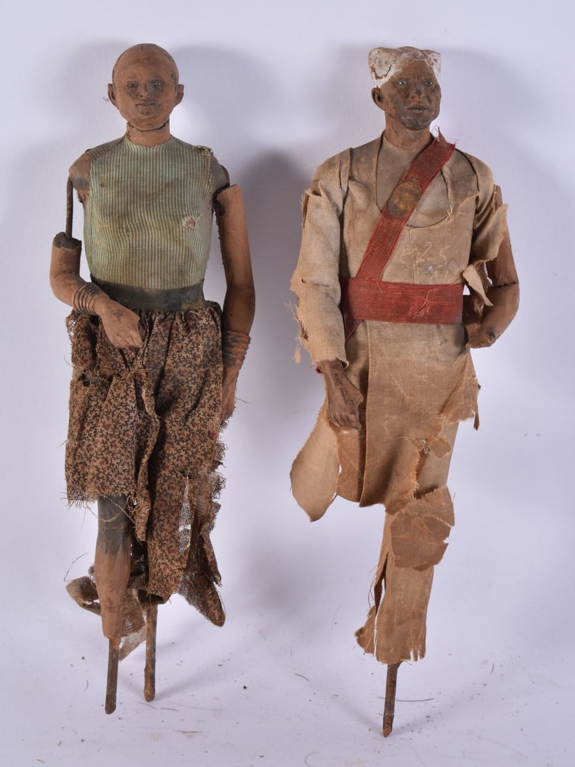 AN UNUSUAL PAIR OF 19TH CENTURY INDIAN COMPANY BOMBAY SCHOOL FIGURES. 30 cm long. (1 of 8)