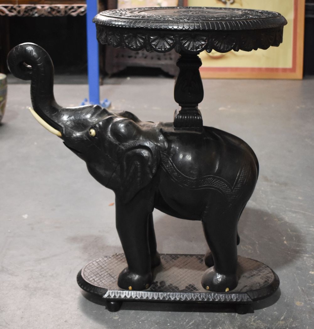 A LATE 19TH CENTURY ANGLO INDIAN CARVED HARDWOOD COUNTRY HOUSE ELEPHANT STAND. 80 cm x 65 cm x 42 cm (1 of 7)