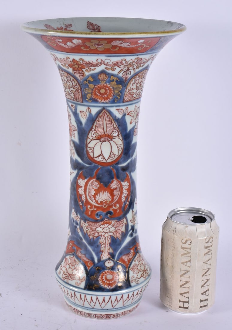 A LARGE 18TH CENTURY JAPANESE EDO PERIOD IMARI PORCELAIN VASE painted with birds. 33 cm high.: A LARGE 18TH CENTURY JAPANESE EDO PERIOD IMARI PORCELAIN VASE painted with birds. 33 cm high.