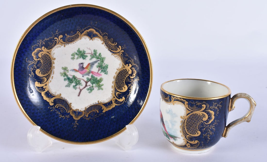 AN 18TH/19TH CENTURY FRENCH PORCELAIN CUP AND SAUCER possibly Vincennes. 10 cm wide. (1 of 8)