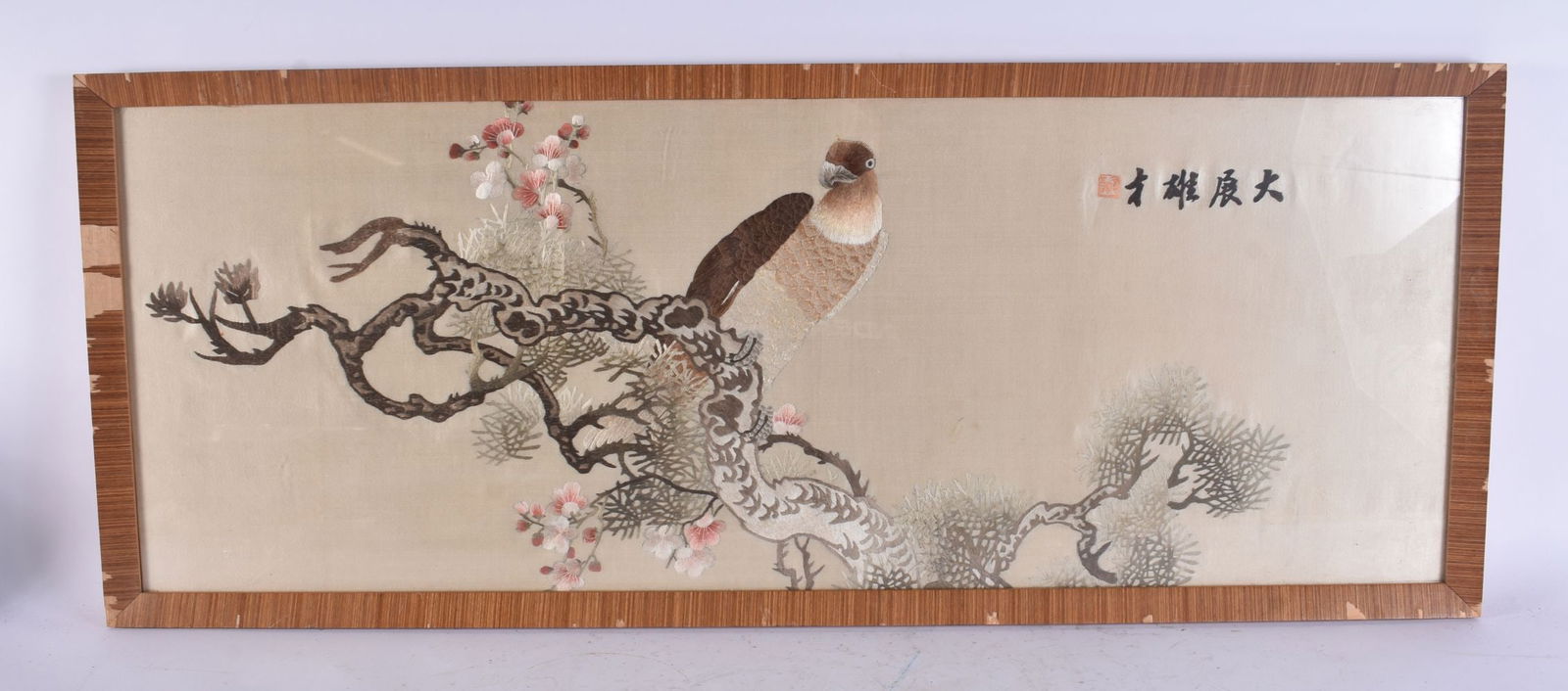 AN EARLY 20TH CENTURY CHINESE SILK EMBROIDERED PANEL OF A BIRD Late Qing/Republic. 94 cm x 38 cm. (1 of 6)
