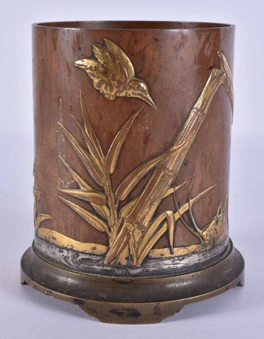 A 19TH CENTURY JAPANESE MEIJI PERIOD BRONZE ONLAID BRUSH POT decorated with locusts and foliage. 12: A 19TH CENTURY JAPANESE MEIJI PERIOD BRONZE ONLAID BRUSH POT decorated with locusts and foliage. 12 cm high.