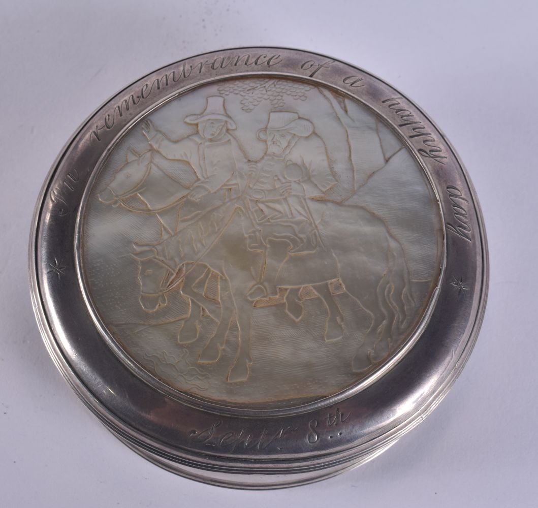 AN 18TH CENTURY CONTINENTAL SILVER AND MOTHER OF PEARL SNUFF BOX AND COVER decorated with figures on: AN 18TH CENTURY CONTINENTAL SILVER AND MOTHER OF PEARL SNUFF BOX AND COVER decorated with figures on horseback. 163 grams. 10 cm wide.