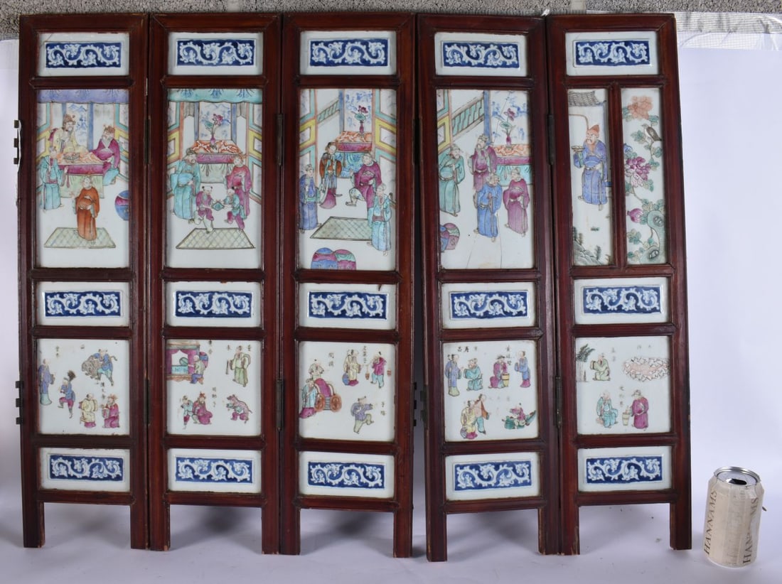 A 19TH CENTURY CHINESE FAMILLE ROSE BLUE AND WHITE PORCELAIN AND WOOD SCREEN Late Qing. 72 cm x 85 c (1 of 9)