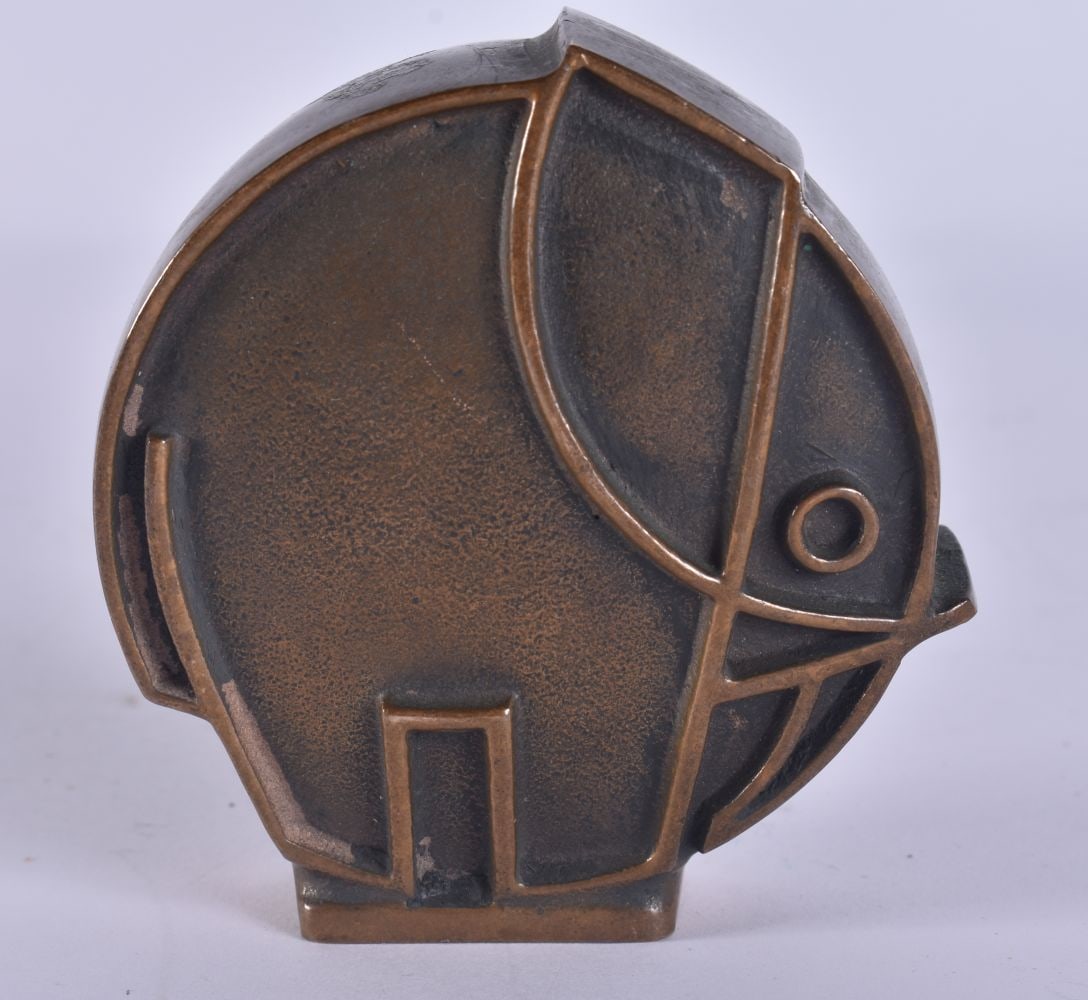 AN UNUSUAL ART DECO BRONZE ELEPHANT PAPERWEIGHT. 8 cm x 6.5 cm.: AN UNUSUAL ART DECO BRONZE ELEPHANT PAPERWEIGHT. 8 cm x 6.5 cm.