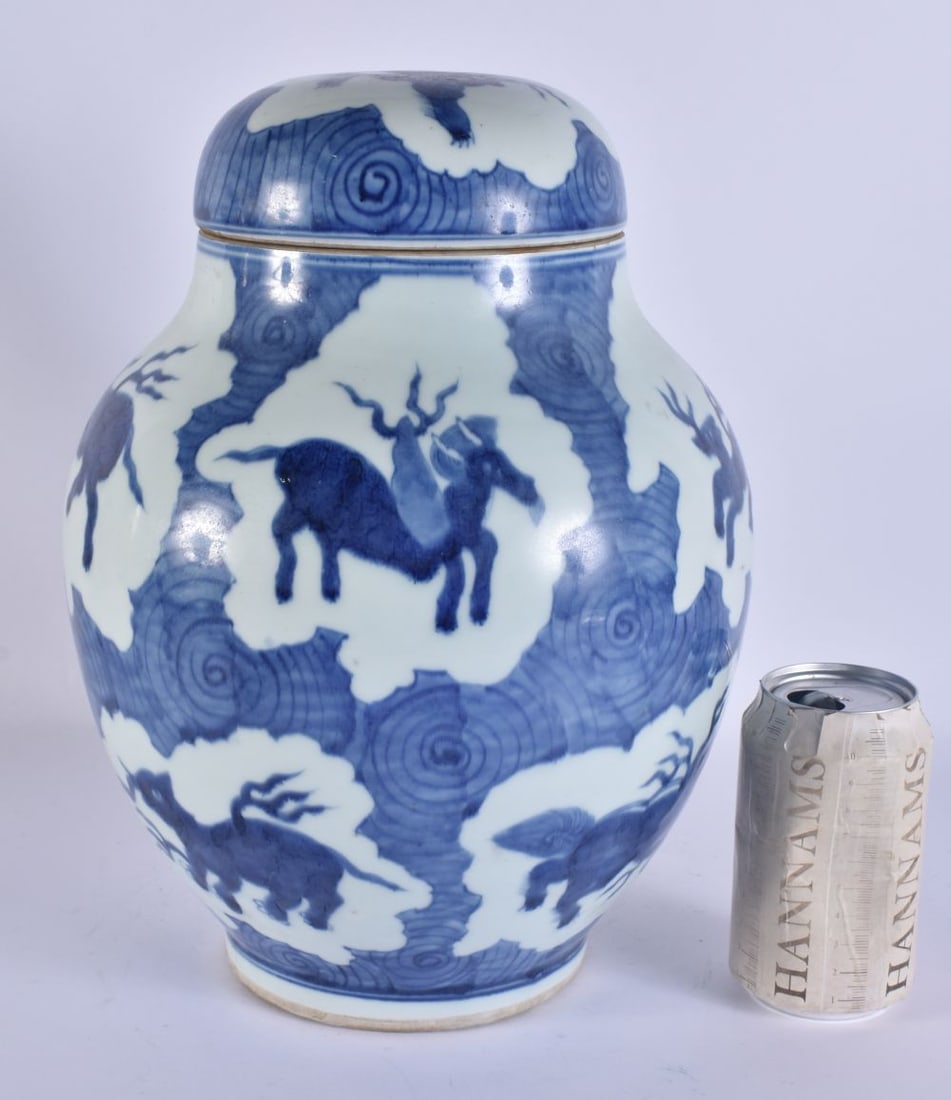A LARGE CHINESE BLUE AND WHITE PORCELAIN JAR AND COVER 20th Century. 32 cm high. (1 of 5)