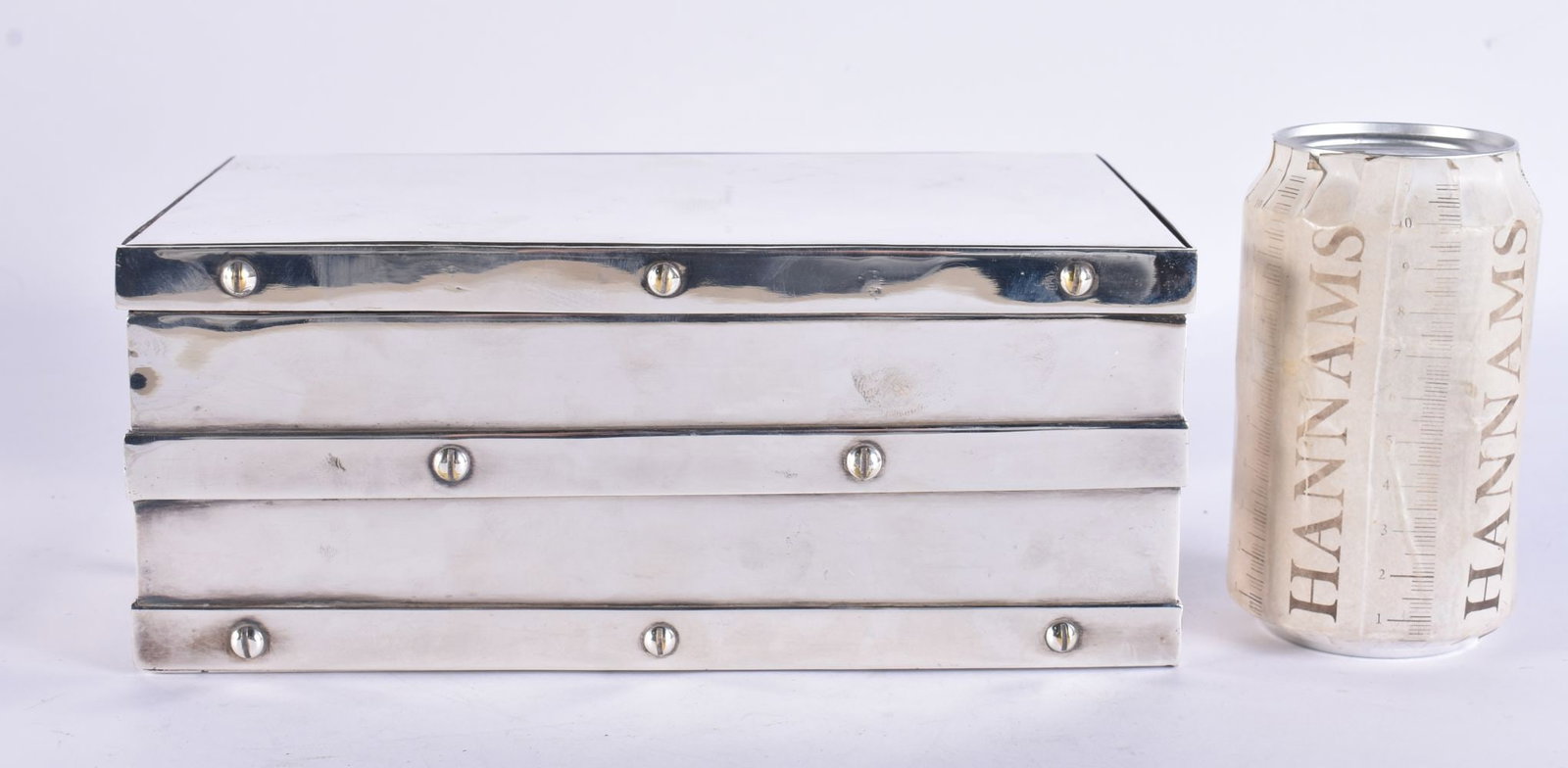 AN UNUSUAL SILVER PLATED RALPH LAUREN CIGAR HUMIDOR. 23.5 cm x 14 cm x 10 cm. (1 of 6)