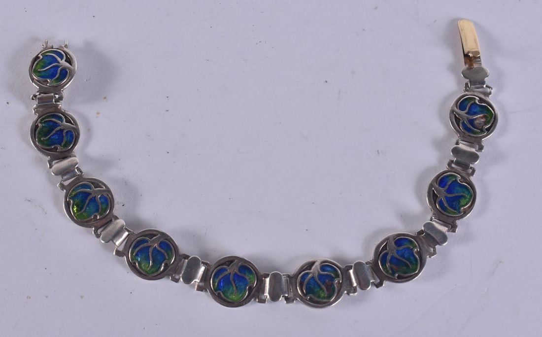 AN EARLY 20TH CENTURY ENGLISH SILVER AND ENAMEL BRACELET possibly Liberty. 16.5 grams. 21 cm long. (1 of 5)