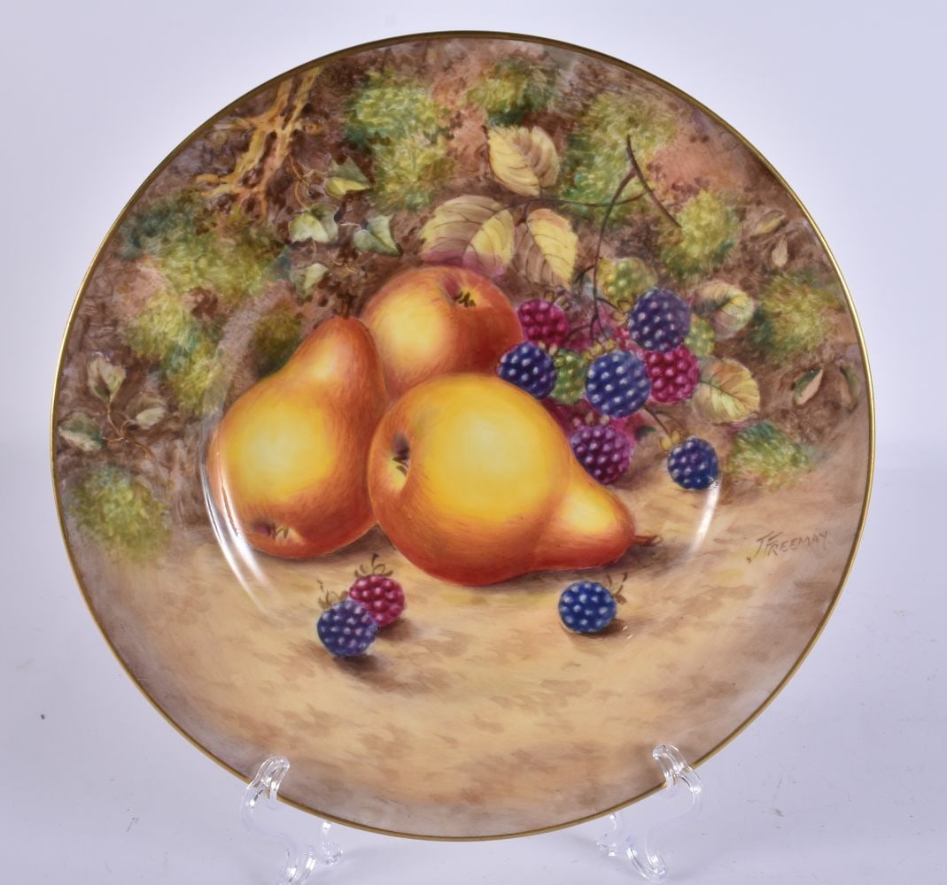 A ROYAL WORCESTER FRUIT PAINTED PORCELAIN PLATE by Freeman. 24 cm wide. (1 of 5)