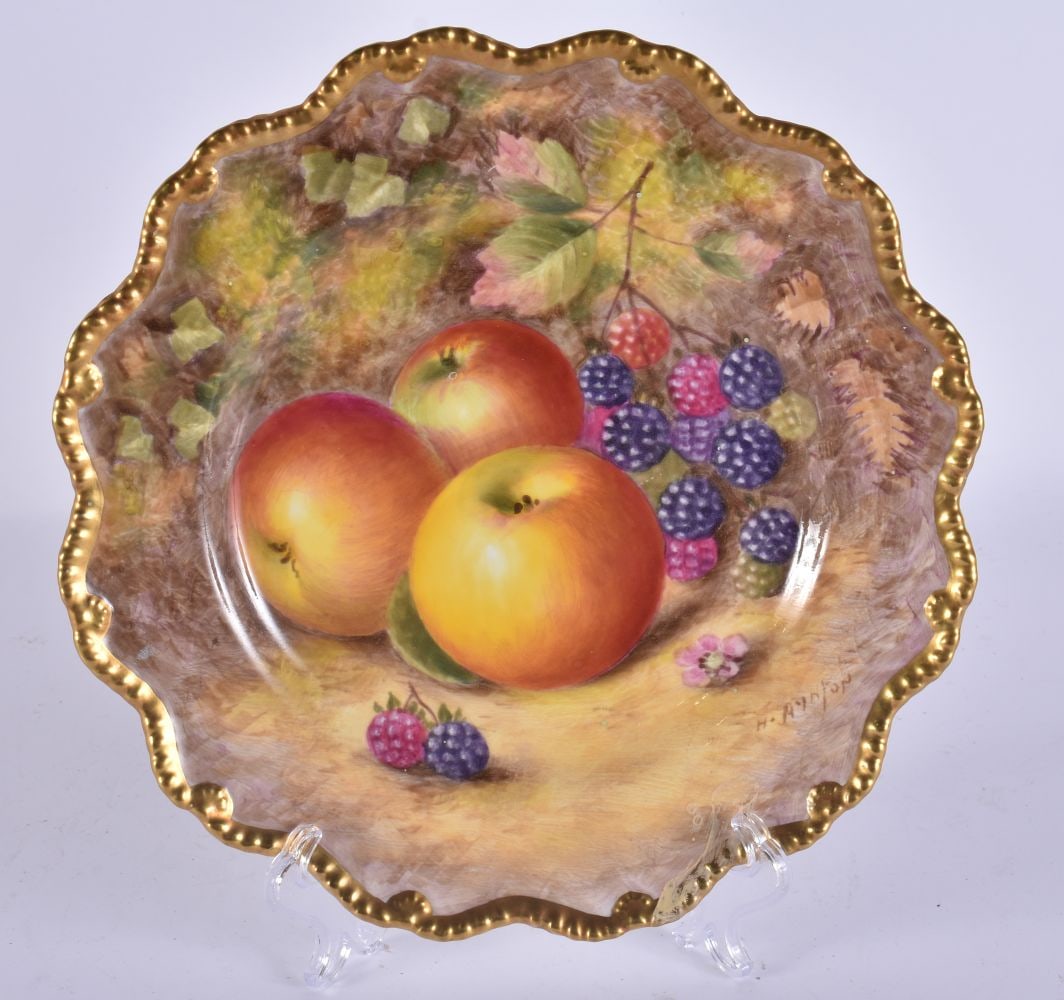 A ROYAL WORCESTER FRUIT PAINTED PORCELAIN PLATE by Ayrton. 22 cm wide. (1 of 5)