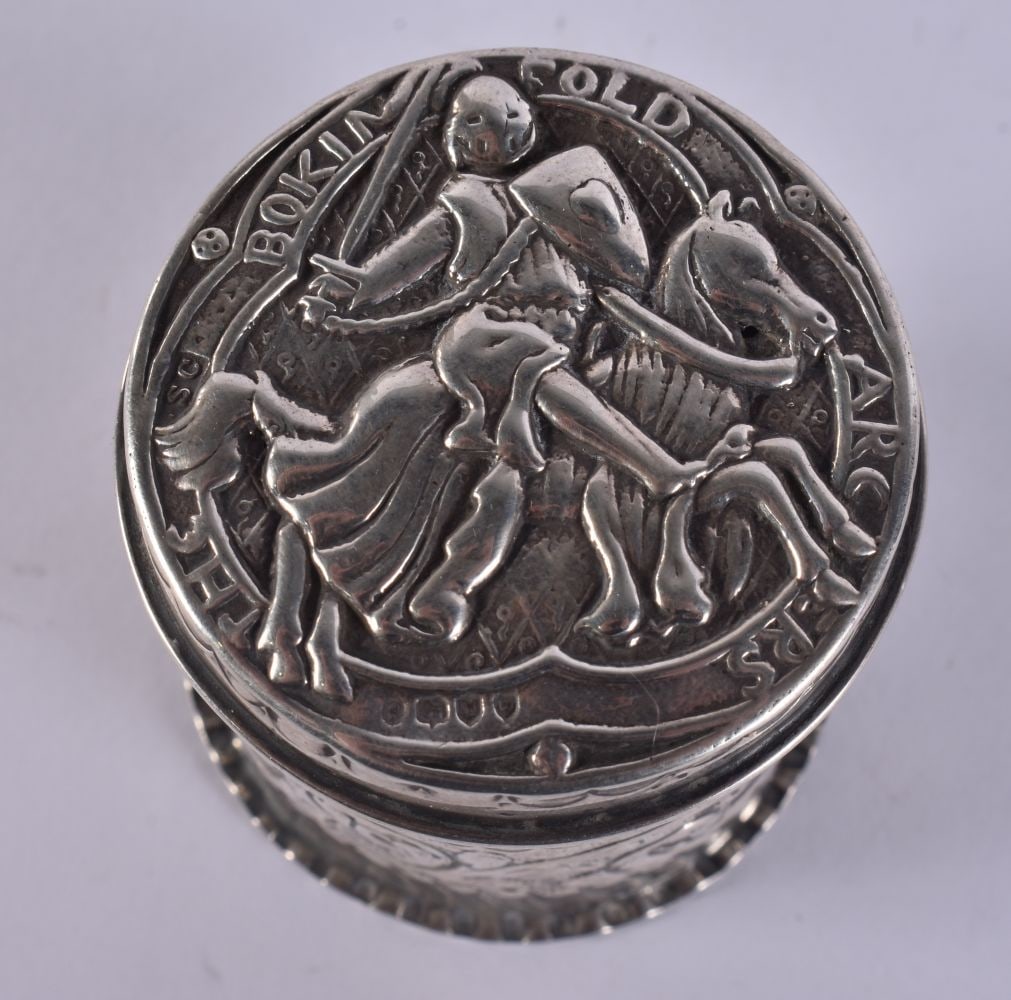 AN ANTIQUE SILVER BOX. 71 grams. 6 cm high. (1 of 5)