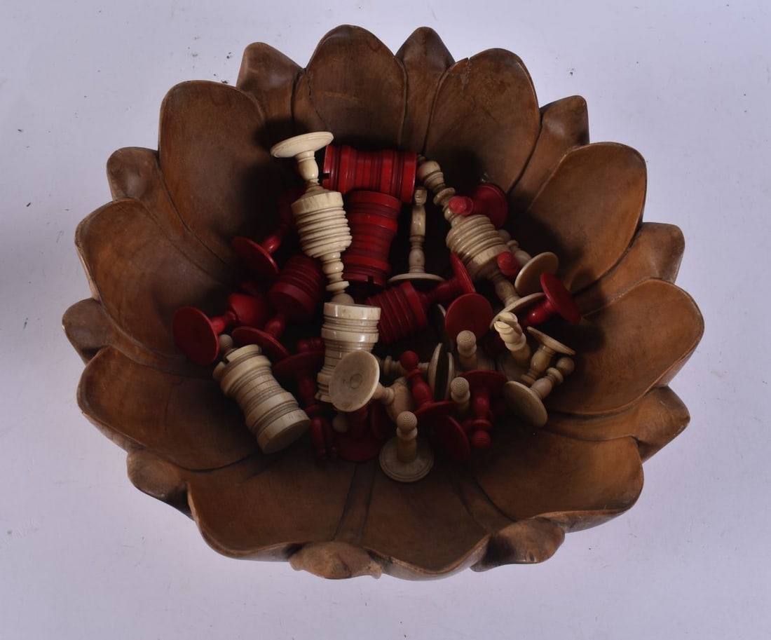 AN ANTIQUE ANGLO INDIAN BONE CHESS SET. (qty) (1 of 3)