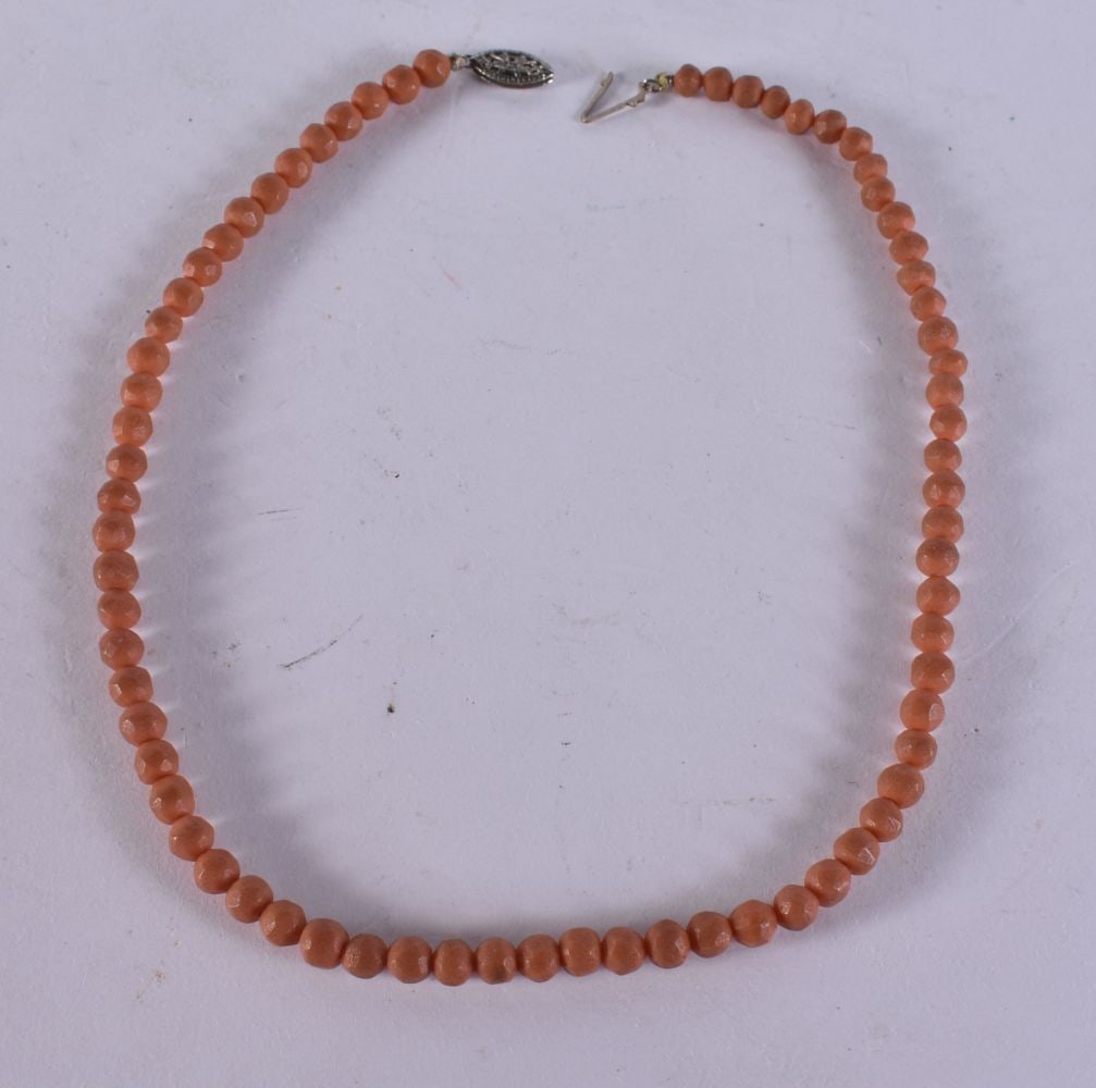 AN ANTIQUE CORAL NECKLACE. 6.5 grams. 36 cm long. (1 of 3)