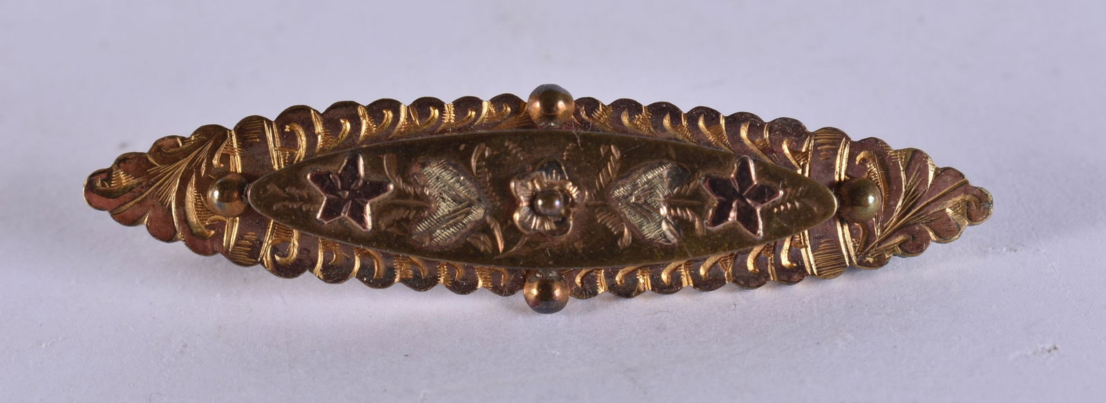 AN ANTIQUE YELLOW METAL BROOCH. 5 grams. 4.5 cm wide. (1 of 3)