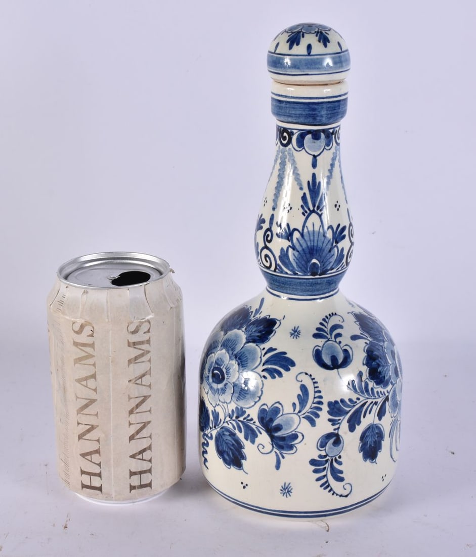 A DUTCH DELFT BLUE AND WHITE POTTERY VASE AND COVER. 14 cm high. (1 of 5)
