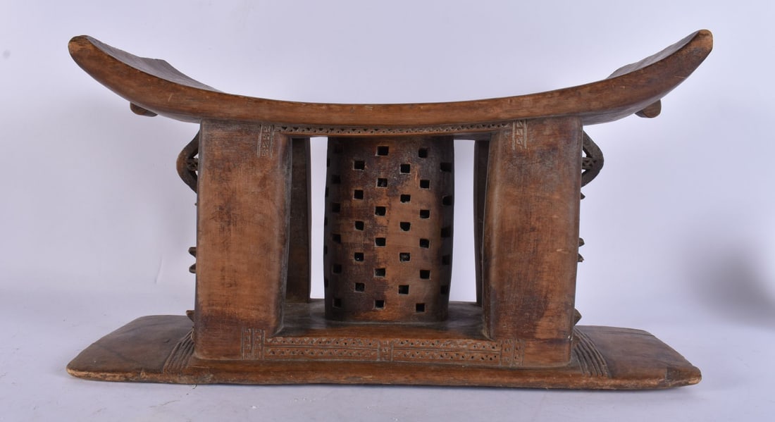 AN ANTIQUE AFRICAN TRIBAL CARVED WOOD HEAD REST. 40 cm x 22 cm. (1 of 4)