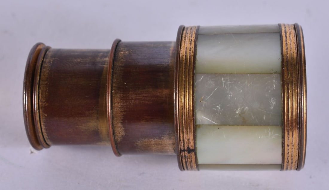 AN ANTIQUE MOTHER OF PEARL MONOCULAR. 6 cm long.: AN ANTIQUE MOTHER OF PEARL MONOCULAR. 6 cm long.