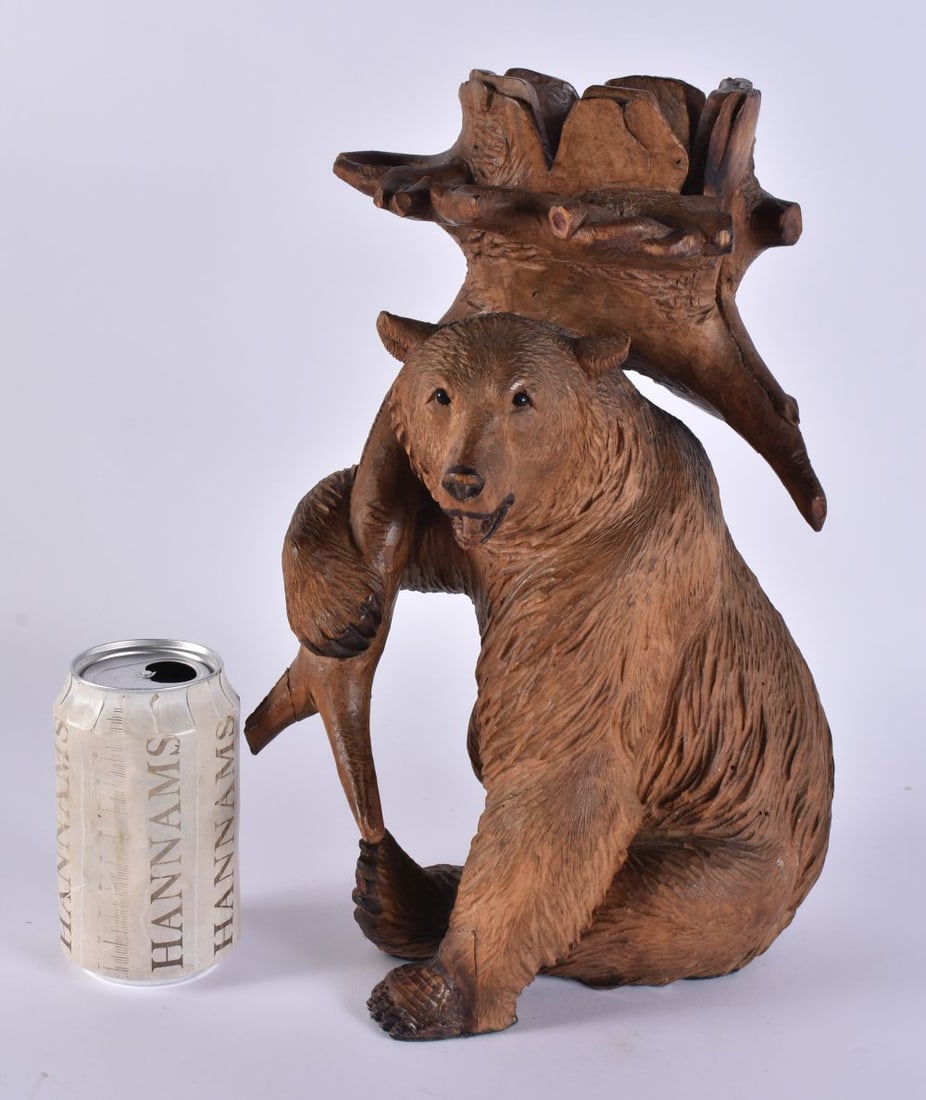 A 19TH CENTURY BAVARIAN BLACK FOREST CARVED WOOD BEAR. 34 cm high. (1 of 7)