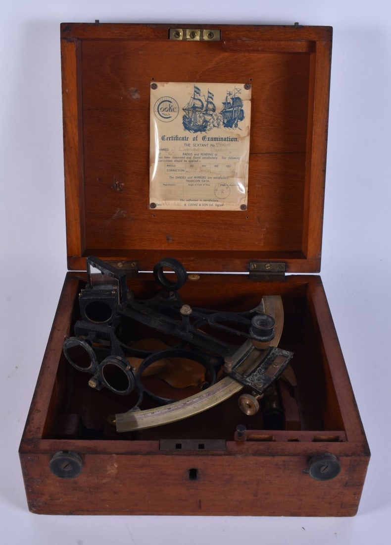 AN ANTIQUE COOKE MARINE SEXTANT. 24 cm wide. (1 of 6)