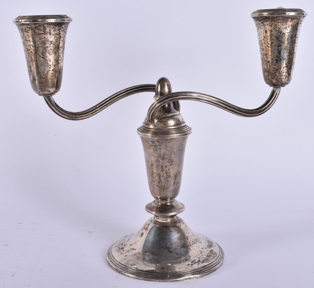 A SILVER CANDELABRA. 495 grams overall. 21 cm x 18 cm. (1 of 5)