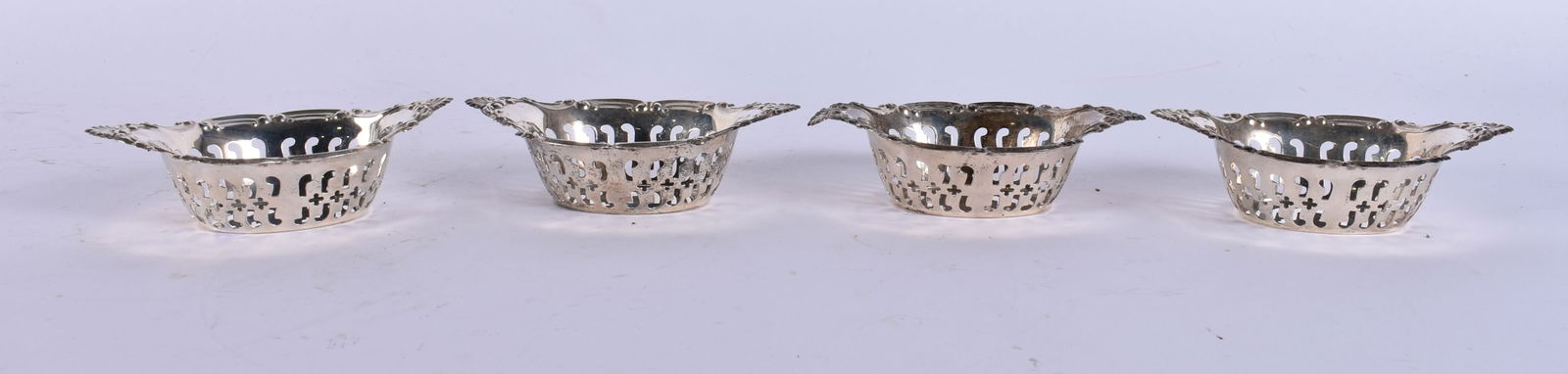 FOUR SILVER DISHES. 91 grams. 9.5 cm wide. (4) (1 of 5)