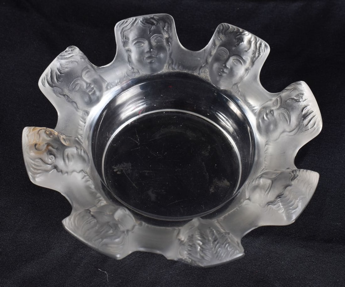 A SMALL LALIQUE GLASS DISH. 10 cm wide. (1 of 4)
