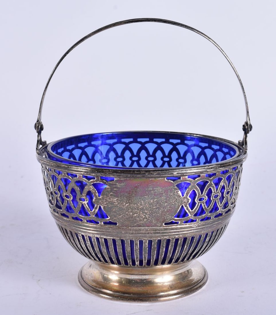 A SILVER SUGAR BASKET. Silver 86 grams. 9 cm wide. (1 of 6)