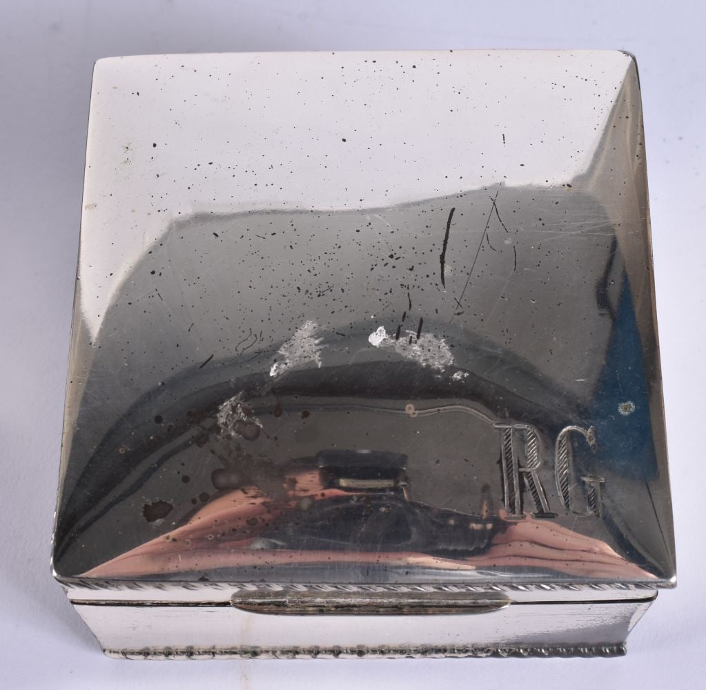 A SILVER CIGARETTE BOX. 282 grams overall. 8.5 cm square. (1 of 5)