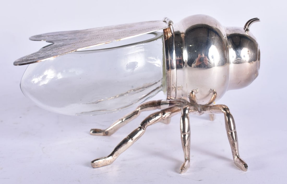 A SILVER PLATED BEE HONEY POT. 14 cm wide. (1 of 6)