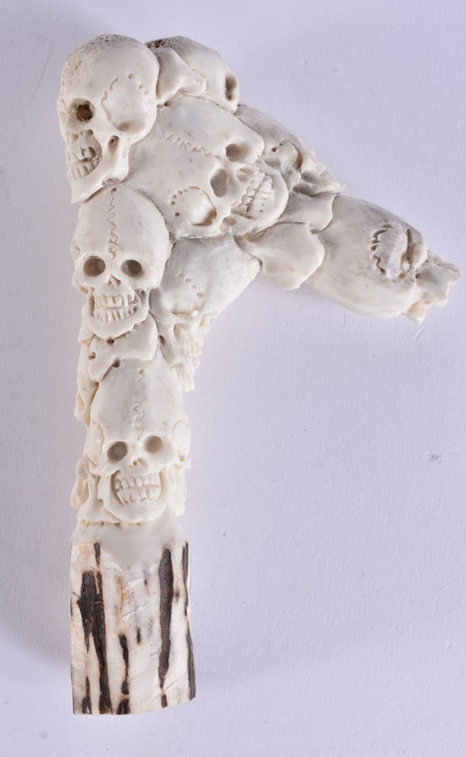 A STAG ANTLER CANE HANDLE. 12 cm long. (1 of 4)