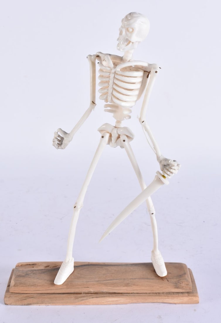 A LARGE MEMENTO MORI BONE SKELETON. 30 cm high. (1 of 4)