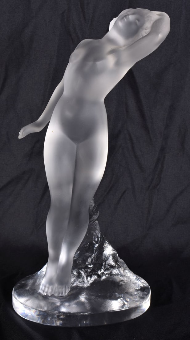 A FRENCH LALIQUE GLASS FIGURE OF A NUDE FEMALE. 24 cm high.: A FRENCH LALIQUE GLASS FIGURE OF A NUDE FEMALE. 24 cm high.