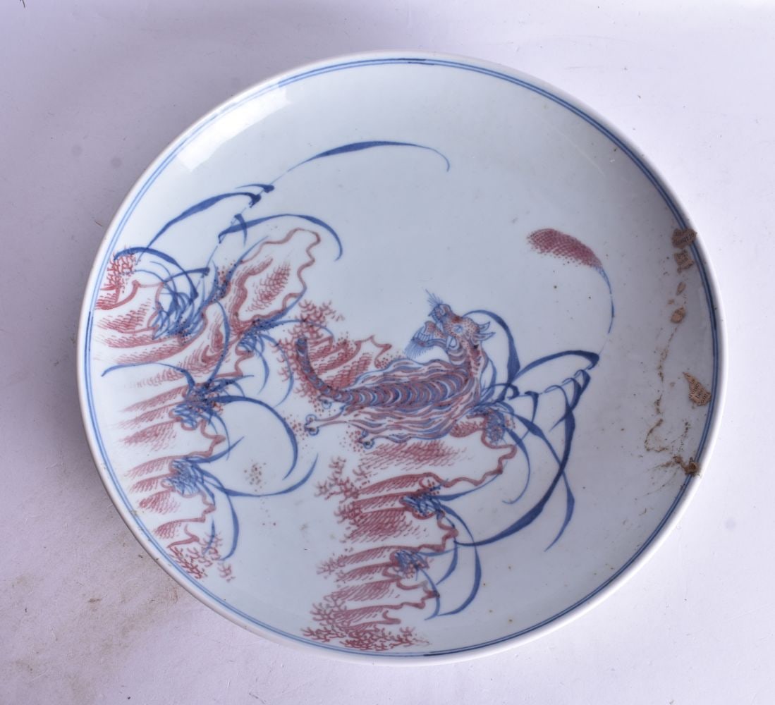A CHINESE BLUE AND WHITE IRON RED PAINTED BEAST DISH. 26 cm wide.: A CHINESE BLUE AND WHITE IRON RED PAINTED BEAST DISH. 26 cm wide.