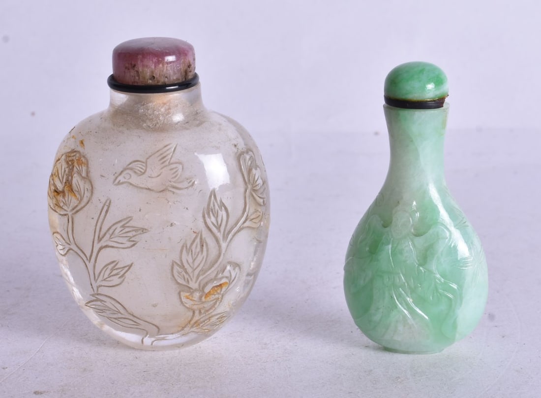 TWO FINE 19TH CENTURY CHINESE JADEITE AND AGATE SNUFF BOTTLES. Largest 7.25 cm x 5.25 cm. (2) (1 of 3)