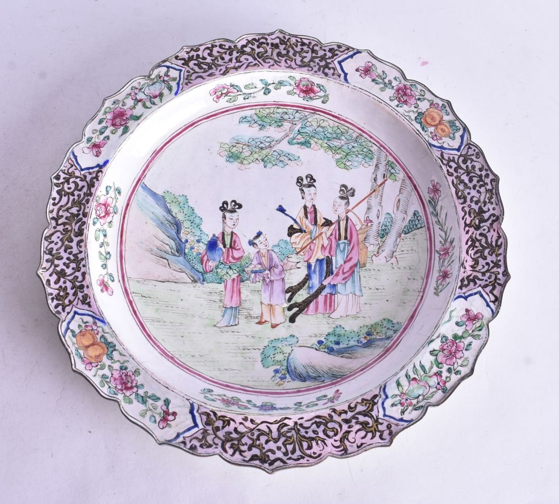 AN 18TH CENTURY CHINESE CANTON ENAMEL LOBED DISH Qianlong. 24 cm wide. (1 of 3)