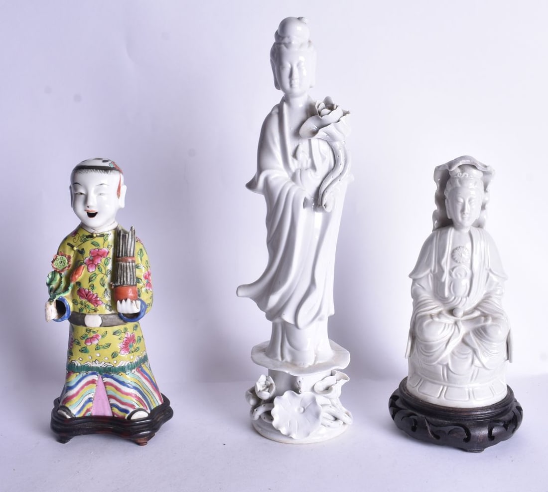 AN EARLY 19TH CENTURY CHINESE PORCELAIN FAMILLE ROSE VASE together with two blanc de chine figures. (1 of 3)