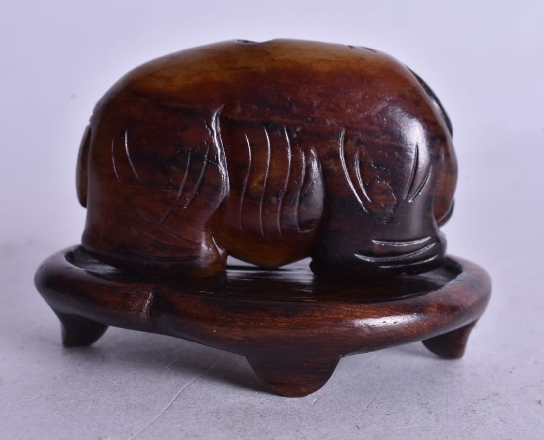 A CHINESE QING DYNASTY JADE ELEPHANT TOGGLE. 5.5 cm wide. (1 of 3)