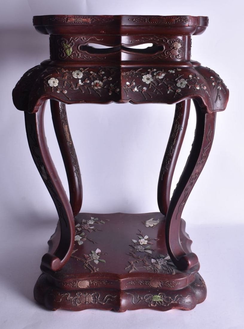 A 19TH CENTURY JAPANESE MEIJI PERIOD SHIBAYAMA INLAID RED LACQUER STAND. 50 cm x 30 cm. (1 of 6)