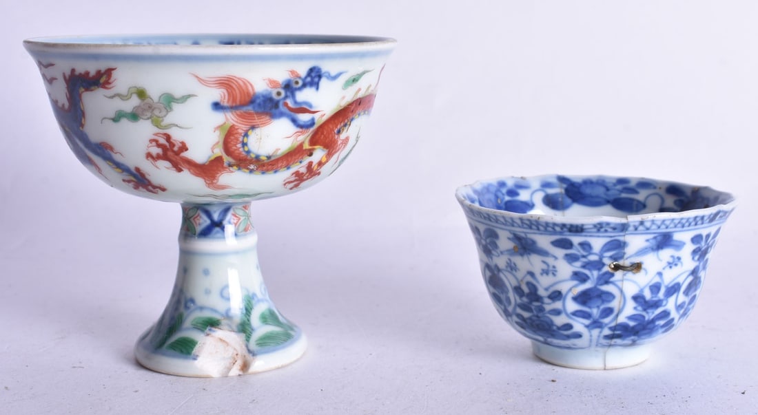 A 17TH CENTURY CHINESE BLUE AND WHITE TEABOWL Kangxi, together with a Doucai stem cup. (2) (1 of 4)
