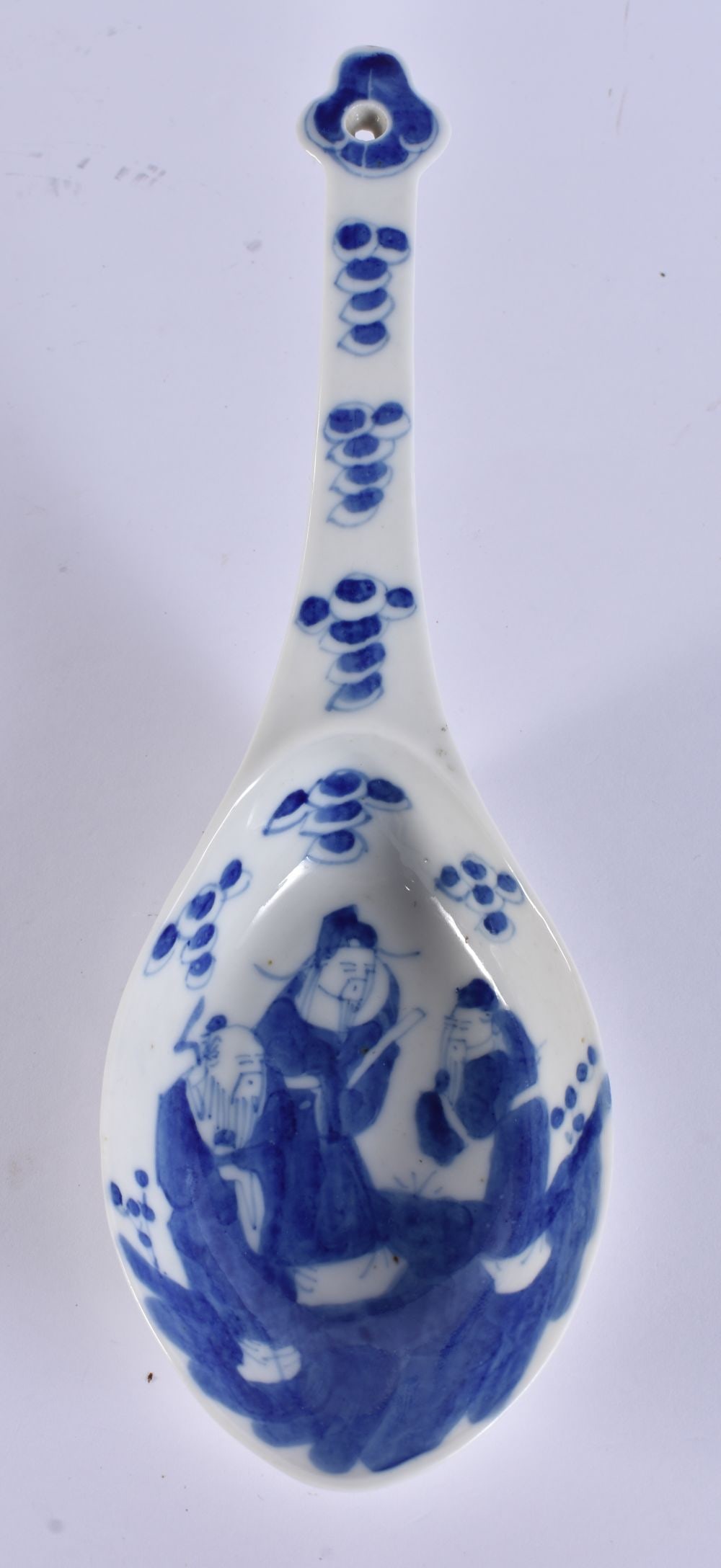 A LARGE 19TH CENTURY CHINESE BLUE AND WHITE PORCELAIN SPOON Qing. 23 cm long. (1 of 3)